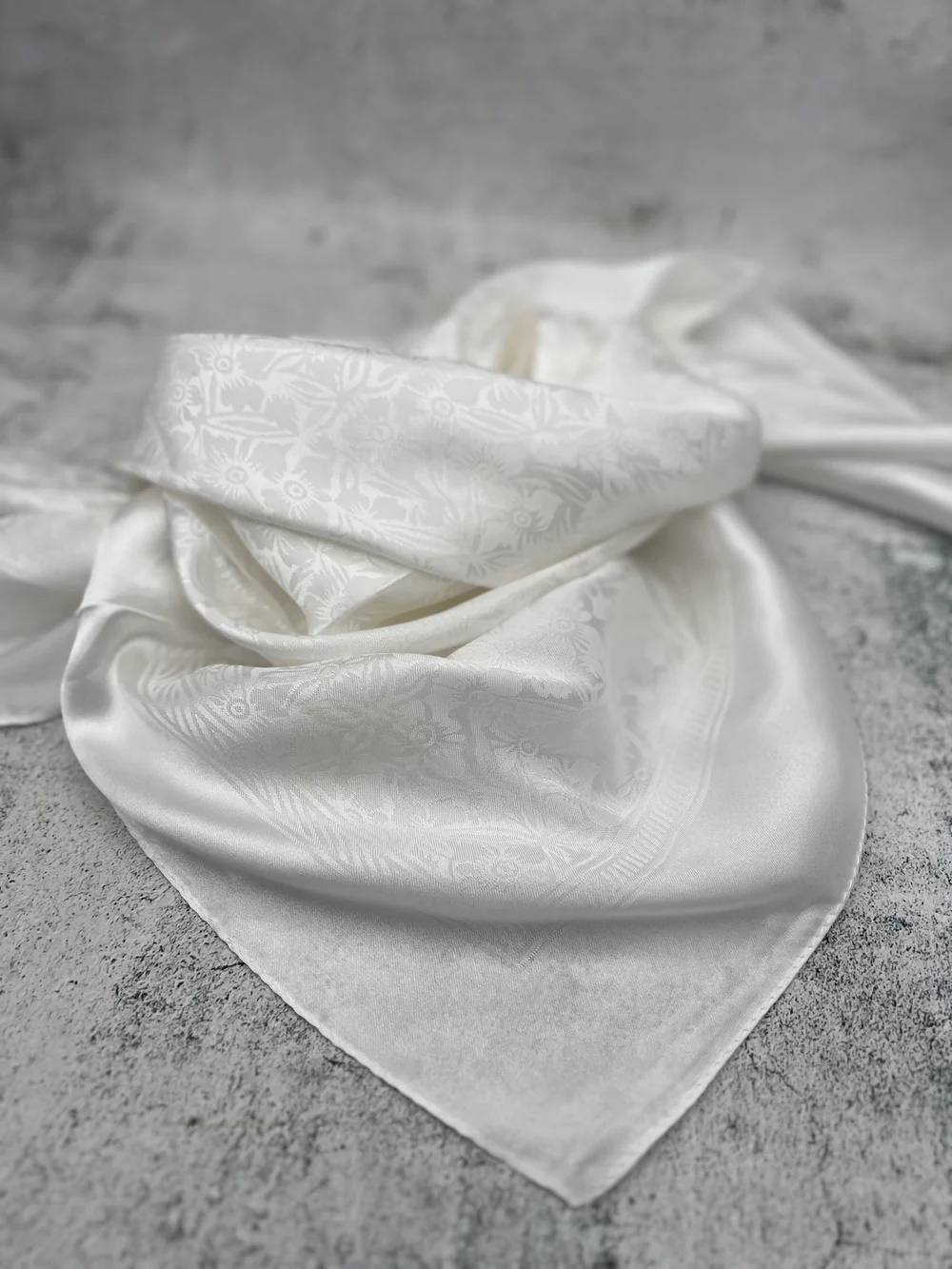 (image for) Icy White Silk Jacquard Wild Rag Scarf