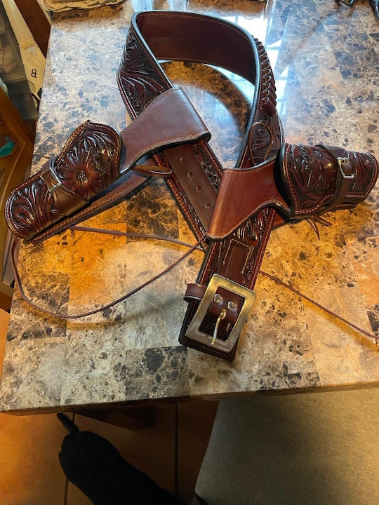 (image for) Western Hand Floral Carved Gun Belt & Single Holster